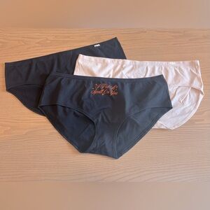 3 Pairs VS Pink Seamless Hipster Panties - 1 Halloween Pair